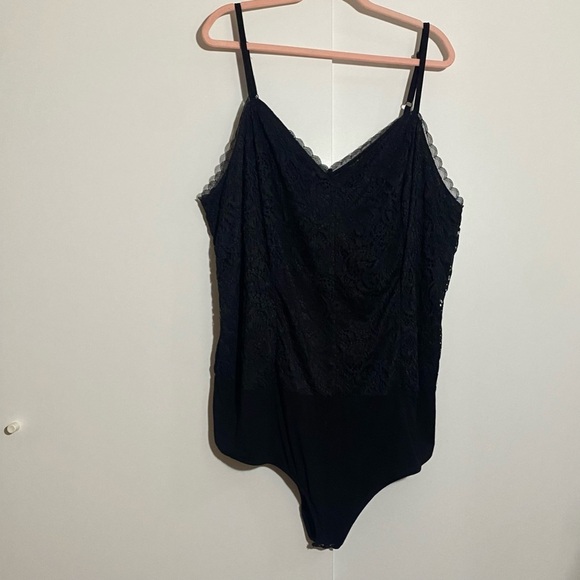 Elegant Black Lace Bodysuit - Picture 1 of 9